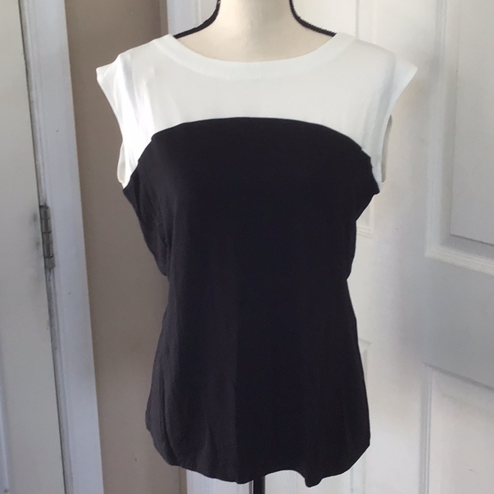 Liz Claiborne black and white sleeveless shirt size L